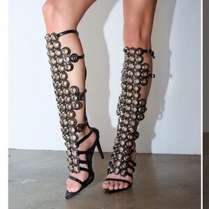 AKIRA AZALEA WANG ELLINOR BLACK GROMMET DETAIL GLADIATOR SANDAL Size 10